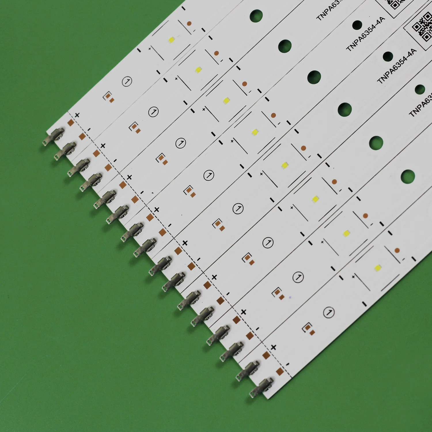 

32PCS LED backlight strip For Panasonic TNPA6354-4A TH-65EX600A TC-65FX600 TX-65FXR600 tx-65exw60 TX-65FXX689