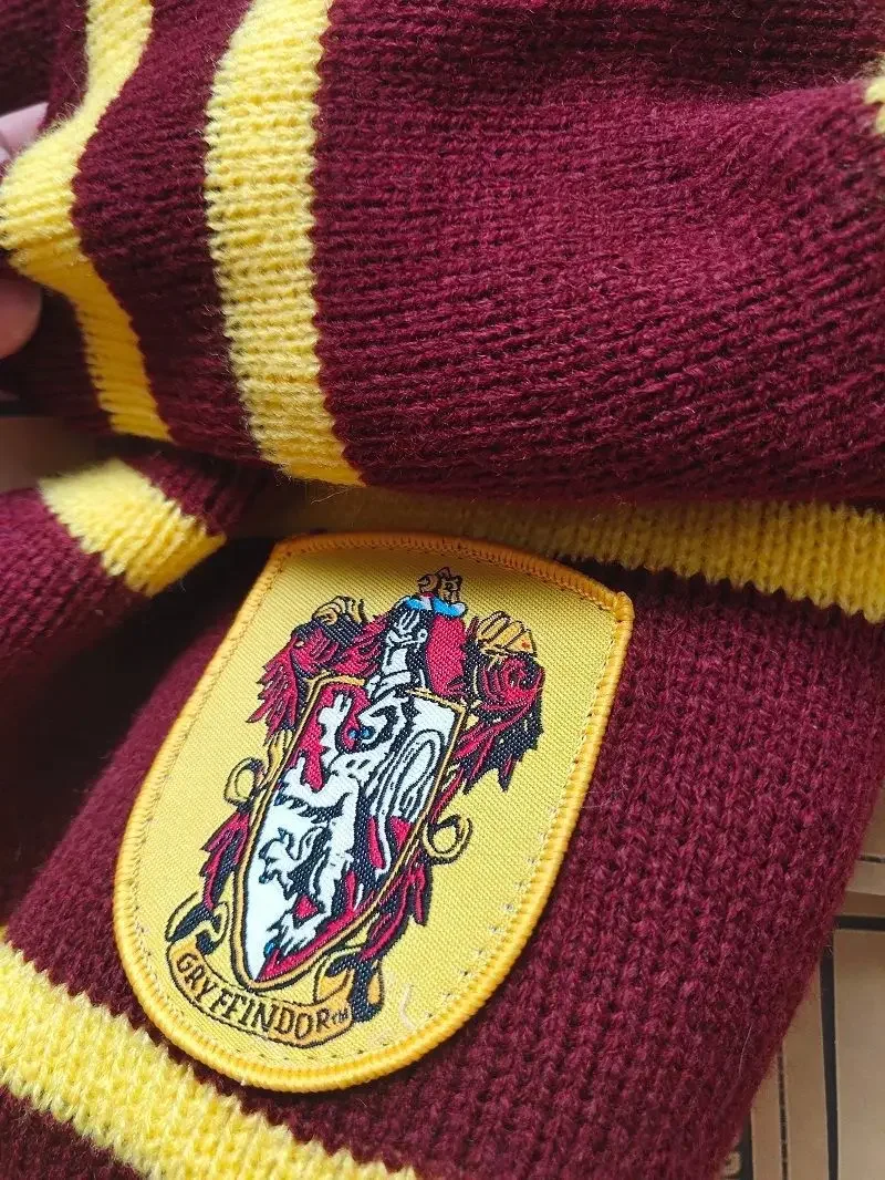 Hot Selling Christmas Gift Scarf Gloves Hat Tie Harris Student Campus CosPlay Scarfs Potters Gryffindor Hufflepuff College Badge