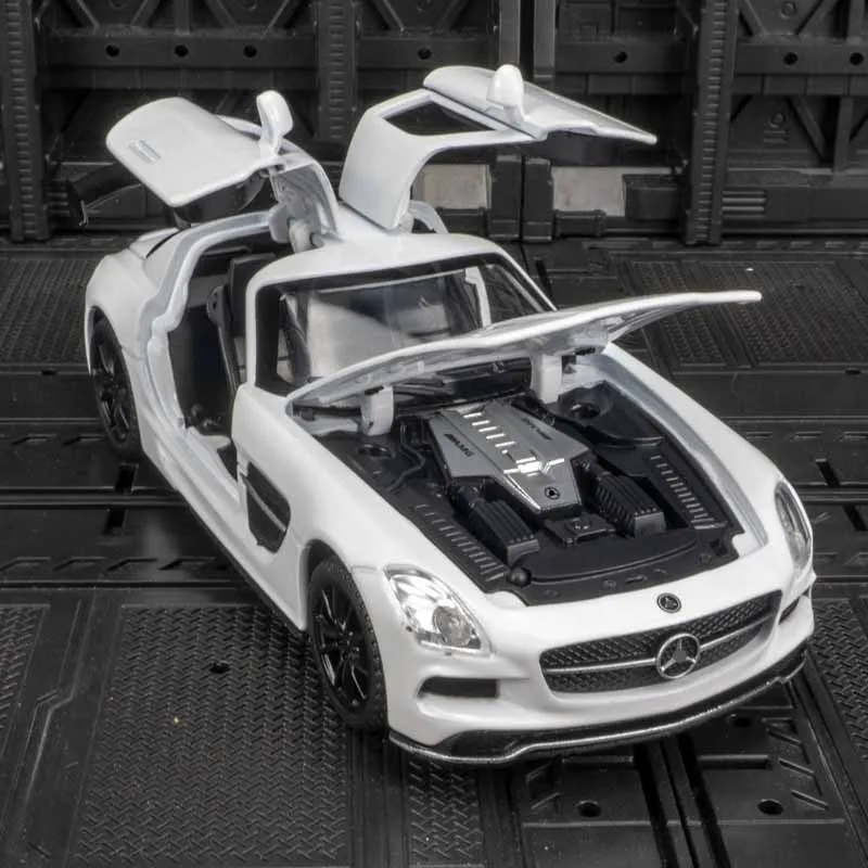 1:32 Mercedes Benz SLS colección de adornos de modelo de coche de aleación, puertas y capó de motor, el maletero se puede abrir para juguetes para niños