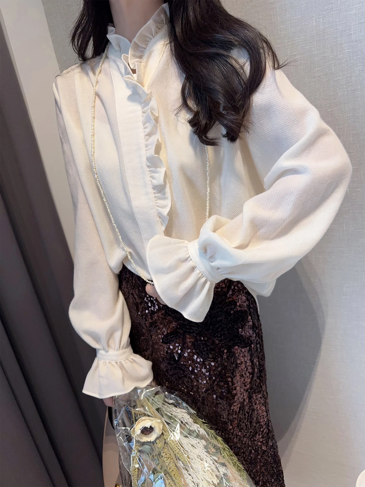 

Шерстяная женская кофта с длинными рукавами и деревянными пуговицами, бежевого цвета, универсальная, осенняя, из качественного материала