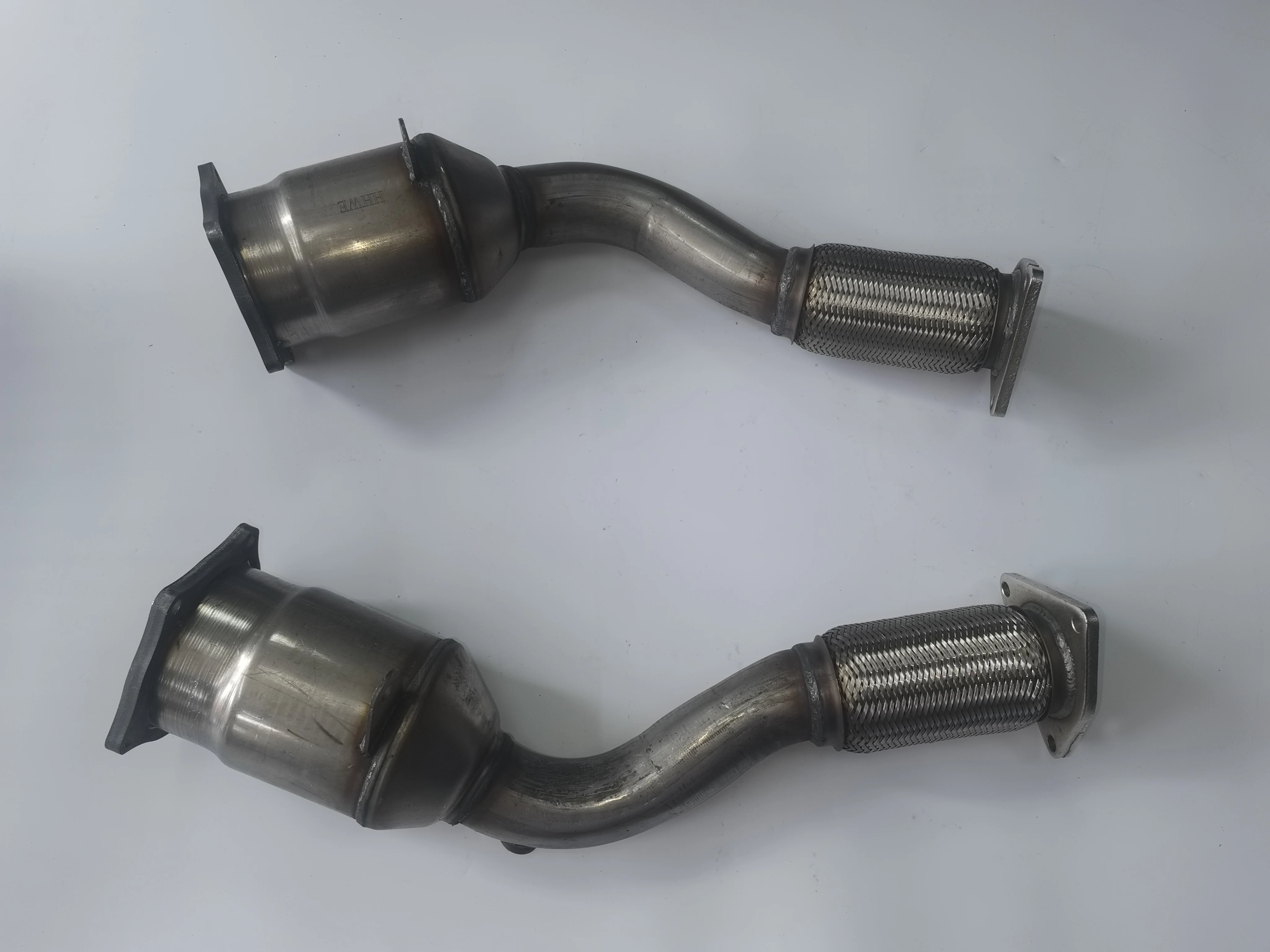 

Pair Front Catalytic Converter for Porsche Cayenne 4.5T 2003-2006 Exhaust Pipe 955113021BX 95511302110 955113022BX 95511302210