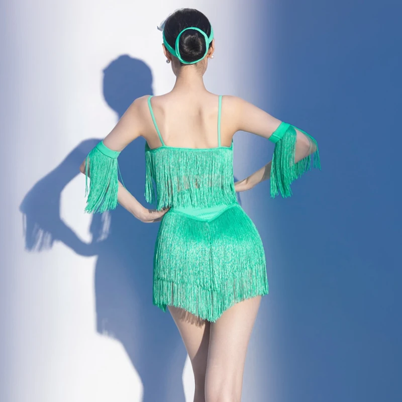 Costume de spectacle de danse latine pour adultes, ensemble haut et jupe à franges vertes, vêtements de scène Samba Cha Cha, Costume de danse d'entraînement pour femmes AMY2233