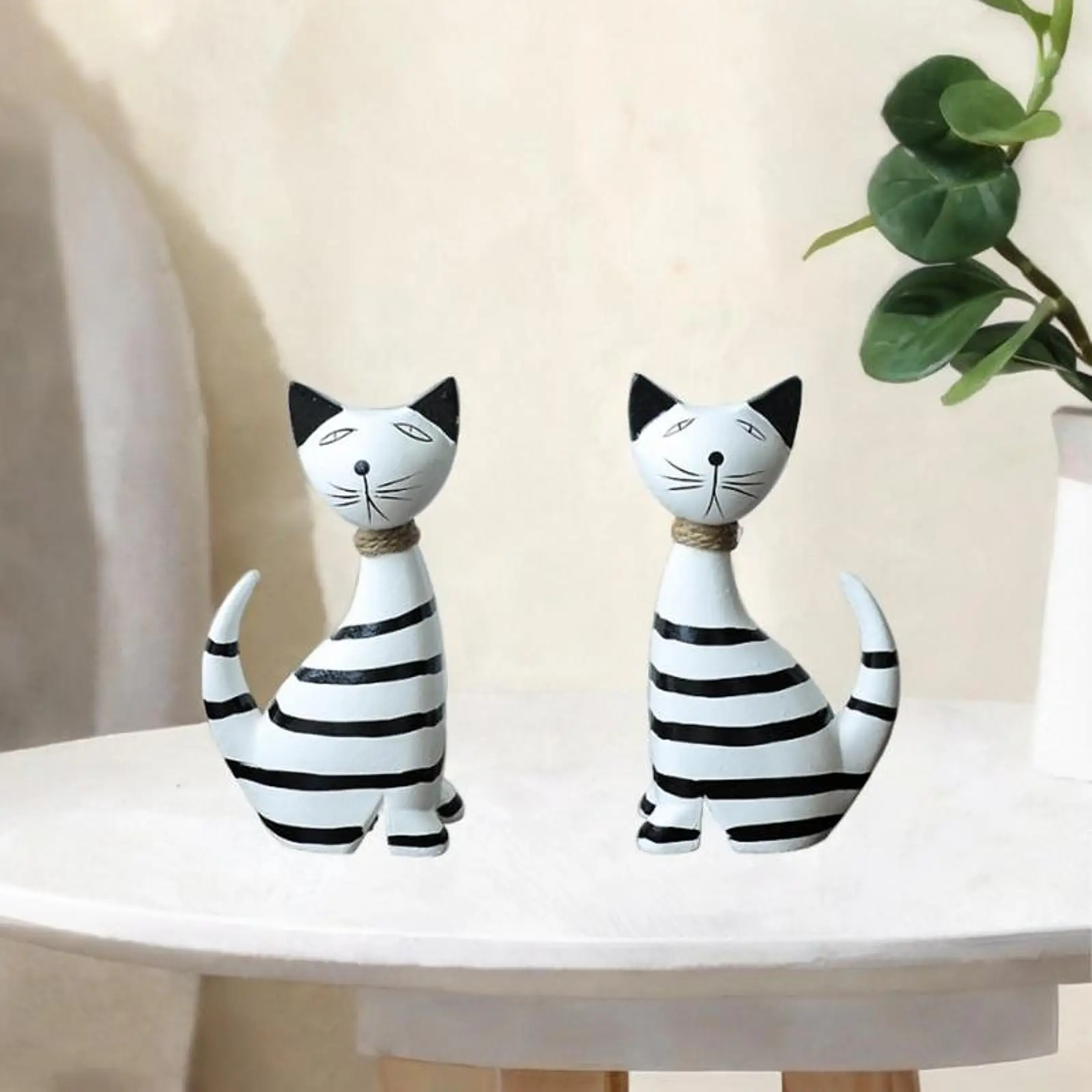 2Pcs Stripes Cat Figurines Delicate Home Decor Abstract Animal Sculptures Ornaments for Keepsake Bedroom Family Office Colleague