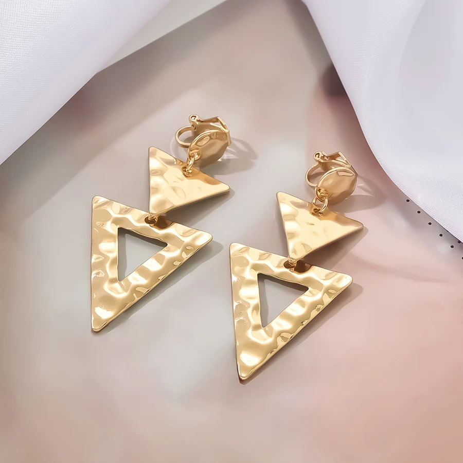 Fashion Geometric Multi-layer Hollow Triangular Hammer Smooth Ear Clips for Women Golden Retro Non Pierced Earrings Jewelry