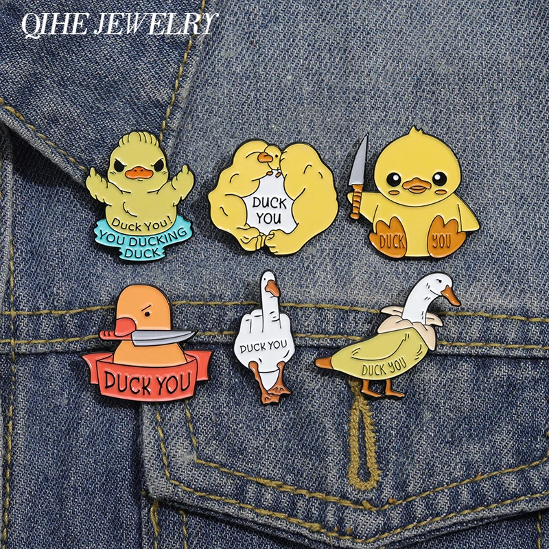 Ente Sie Tier Serie Brosche Emaille Pin Cartoon Lustige Ente mit Messer Broschen Revers Rucksack Abzeichen Schmuck Geschenke für Freunde