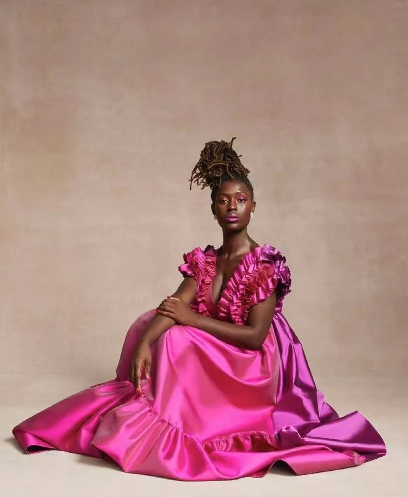 فساتين حفلات فوشيا مذهلة فستان ماكسي متدرج طويل على شكل حرف V فساتين حفلات من الساتان بدون أكمام فستان نسائي أنيق