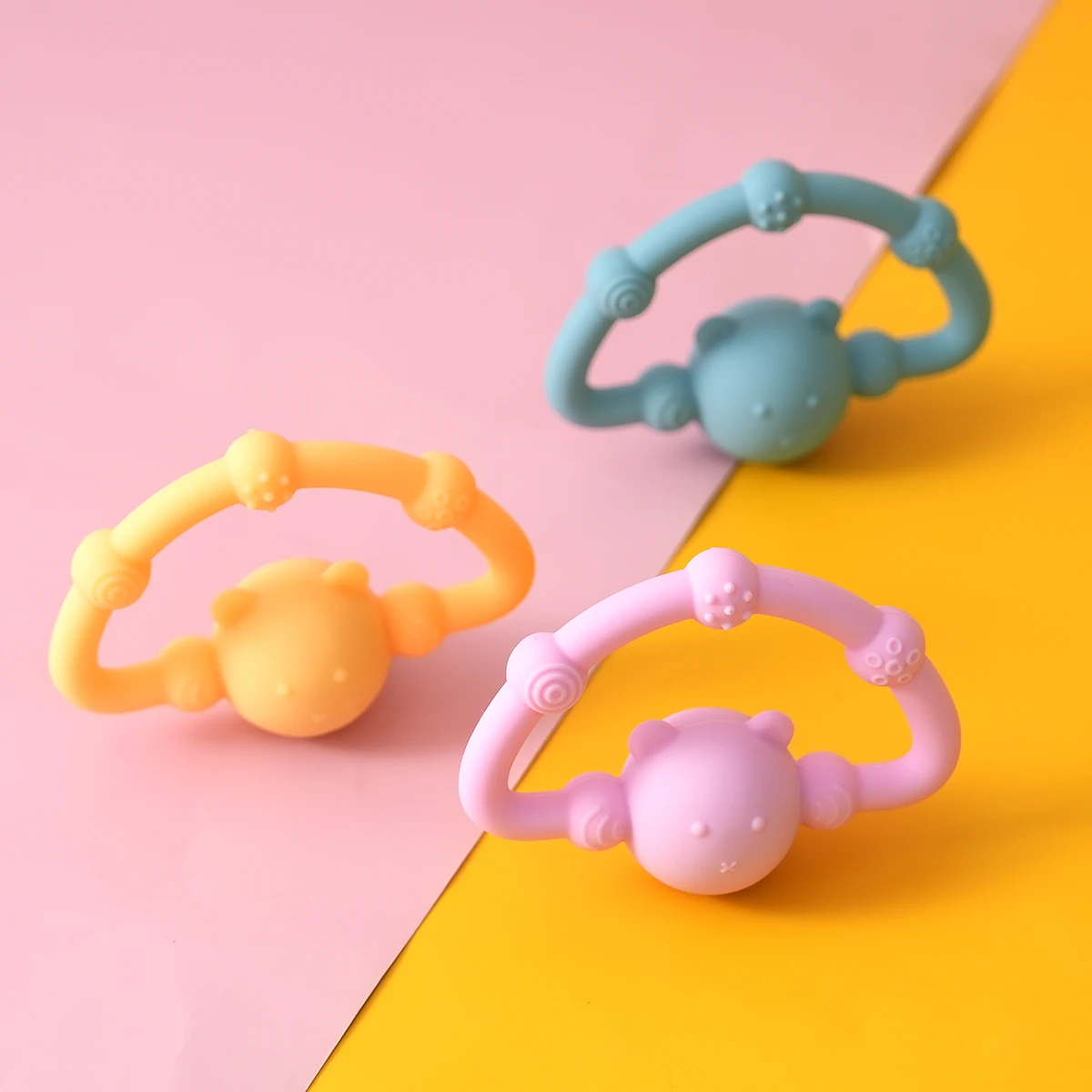 

1PCS Silicone Baby Rattle Toy Soft Baby Teethe Ring Toys 0-3Y Cartoon Bear Teether Toy Silicone Beads Baby Stuff For Kids