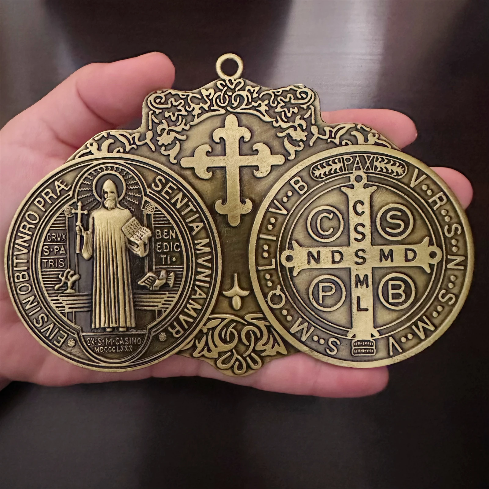 EXTRA LARGE 5.7X4 INCH ST BENEDICT CROSS MEDAL VINTAGE BRASS TONE FINISH FOR WALL OR DESK DISPLAY/MEDALLA DE SAN BENITO