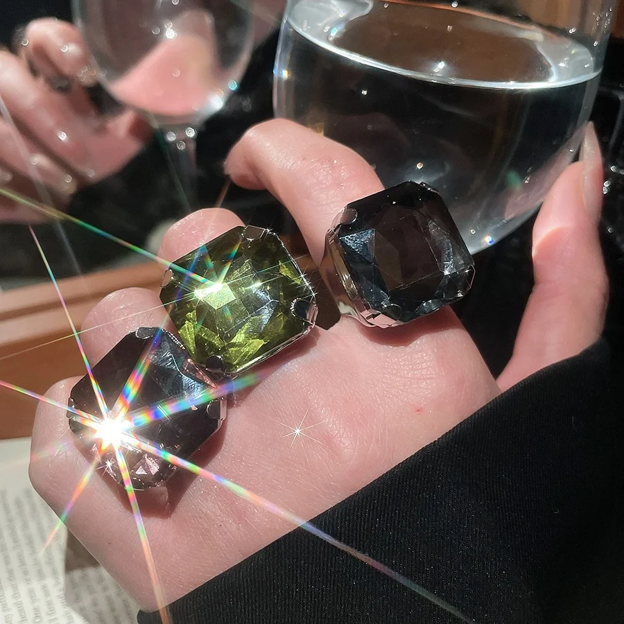 

Fashionable Square Open Ring Set with Embedded Diamonds Unique Personality Ring Trendy Accessory for Women Copper Plated Gold