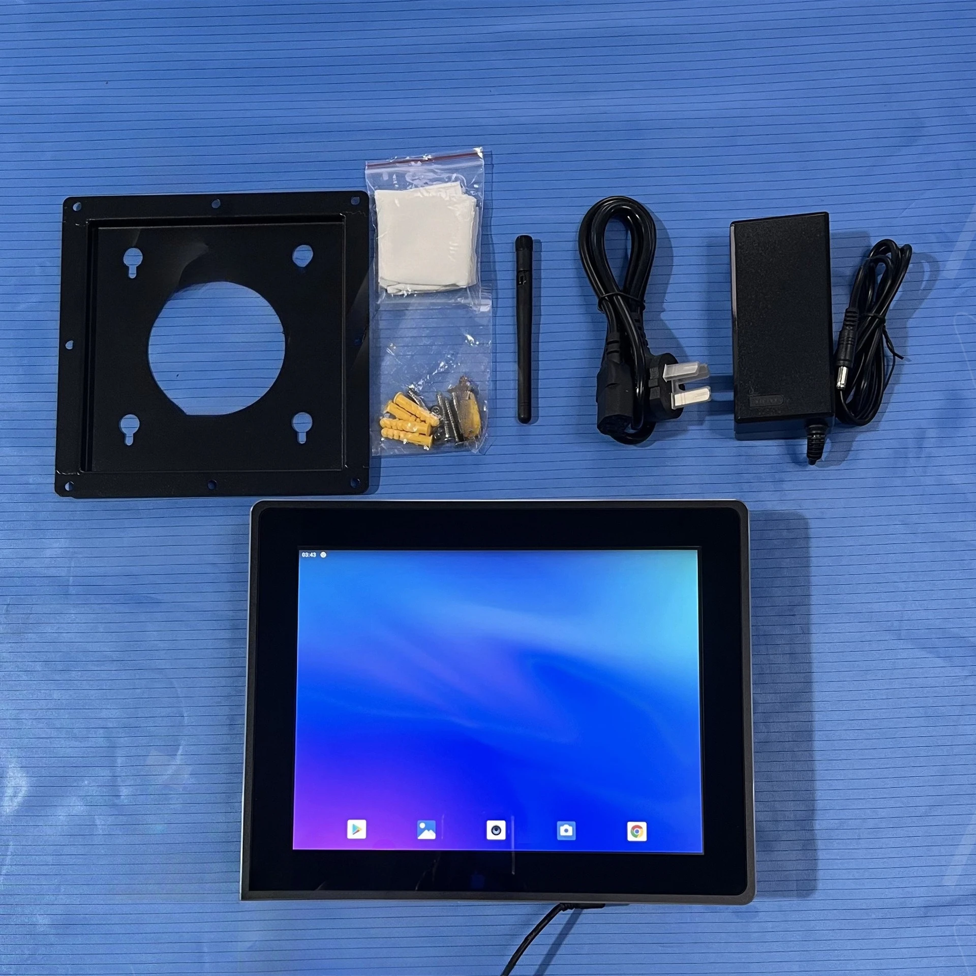 Industrial panel PCs, custom industrial control computers, embedded fanless systems run 24×7 hours a day