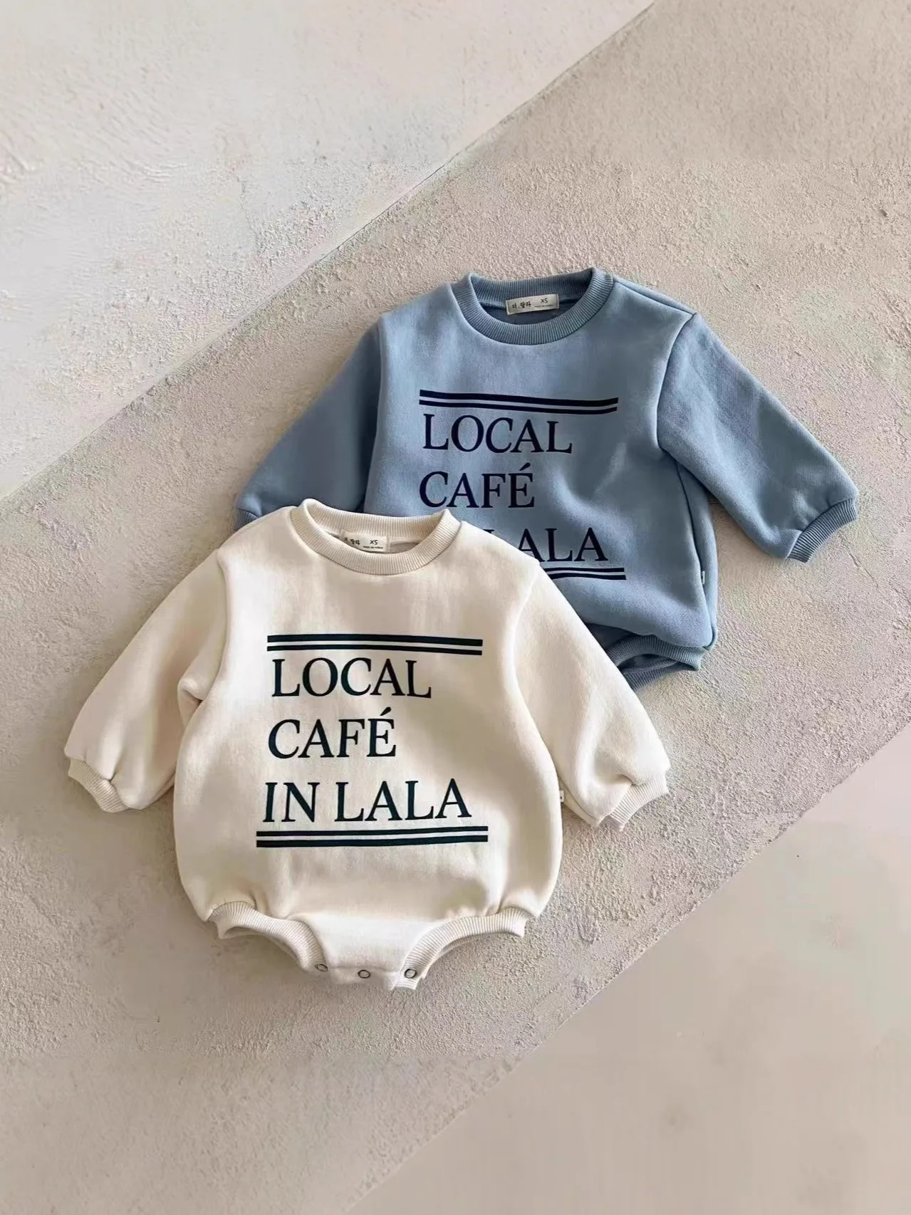 2025 شتاء جديد طفل طويل الأكمام الدافئة ارتداءها الوليد إلكتروني طباعة الصوف بذلة للطفل صبي فتاة ملابس كاجوال 0-24 متر