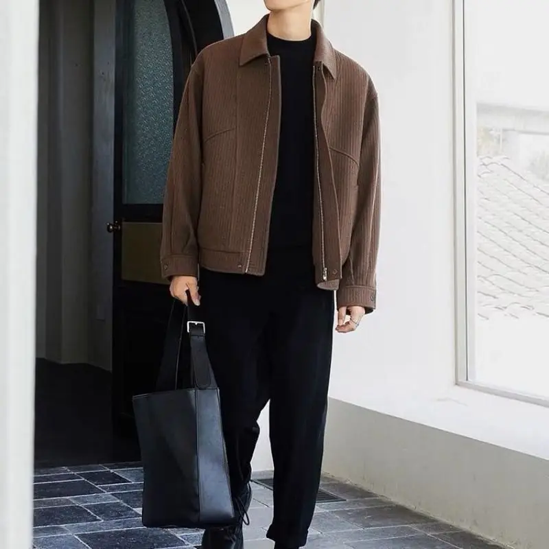 

Мужская куртка из шерстяной смеси, очень большого размера, технологичная, функциональная, практичная, водонепроницаемая, ветрозащитная, нейтральная.