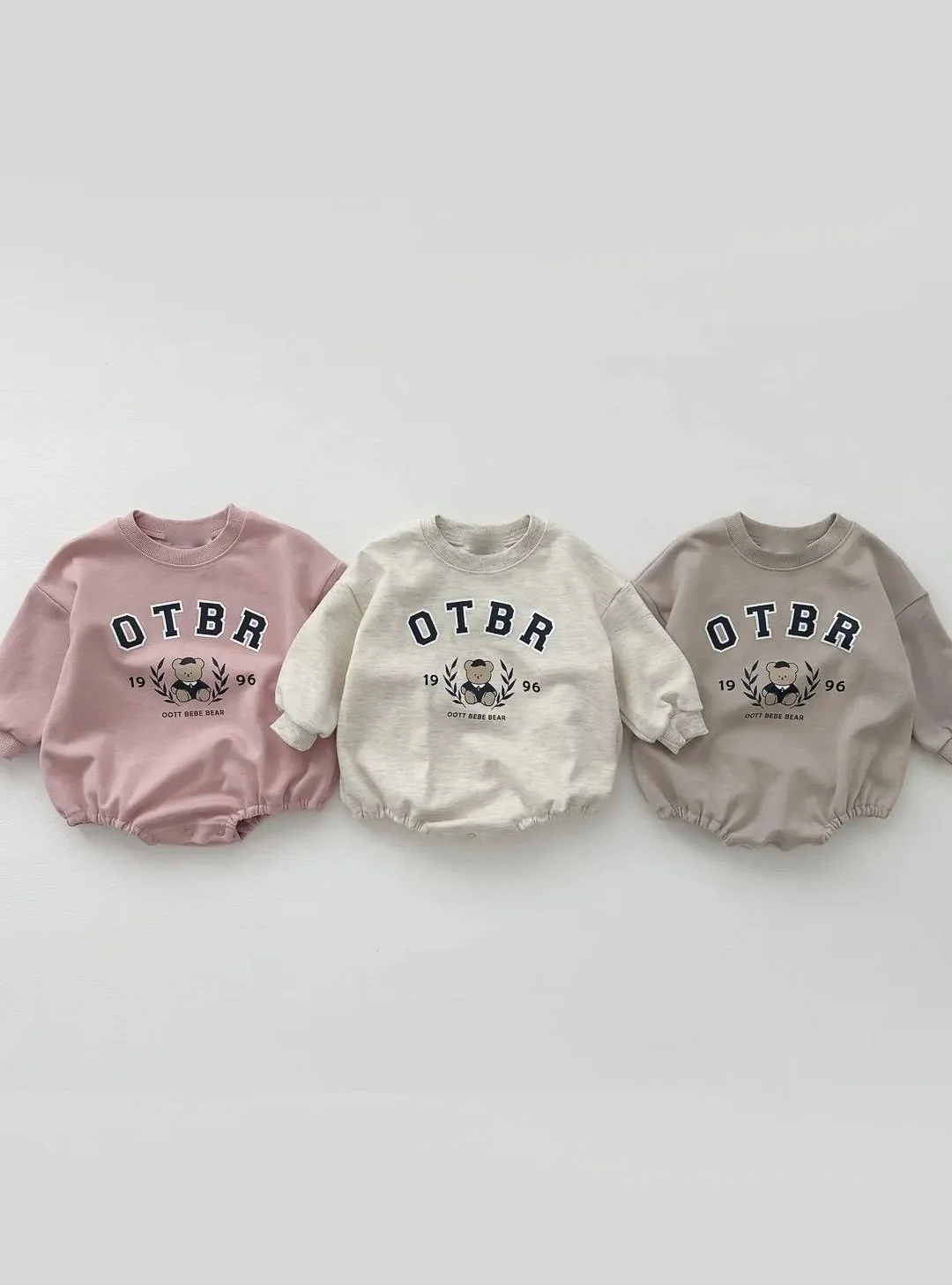 2026 ربيع جديد طفل طويل الأكمام ارتداءها القطن الرضع صبي فتاة الدب إلكتروني طباعة بذلة غير رسمية الوليد الملابس 0-24 متر