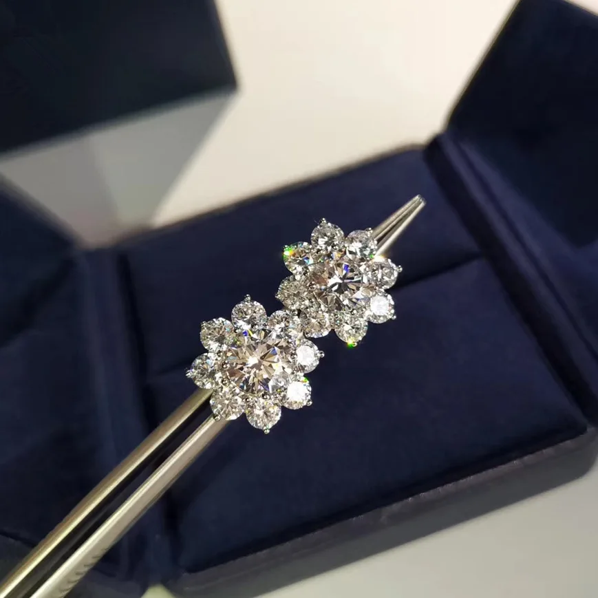 

Sunflower Stud Earrings, Pattern 925 Sterling Silver 1 Carat Imitation Diamond Earrings