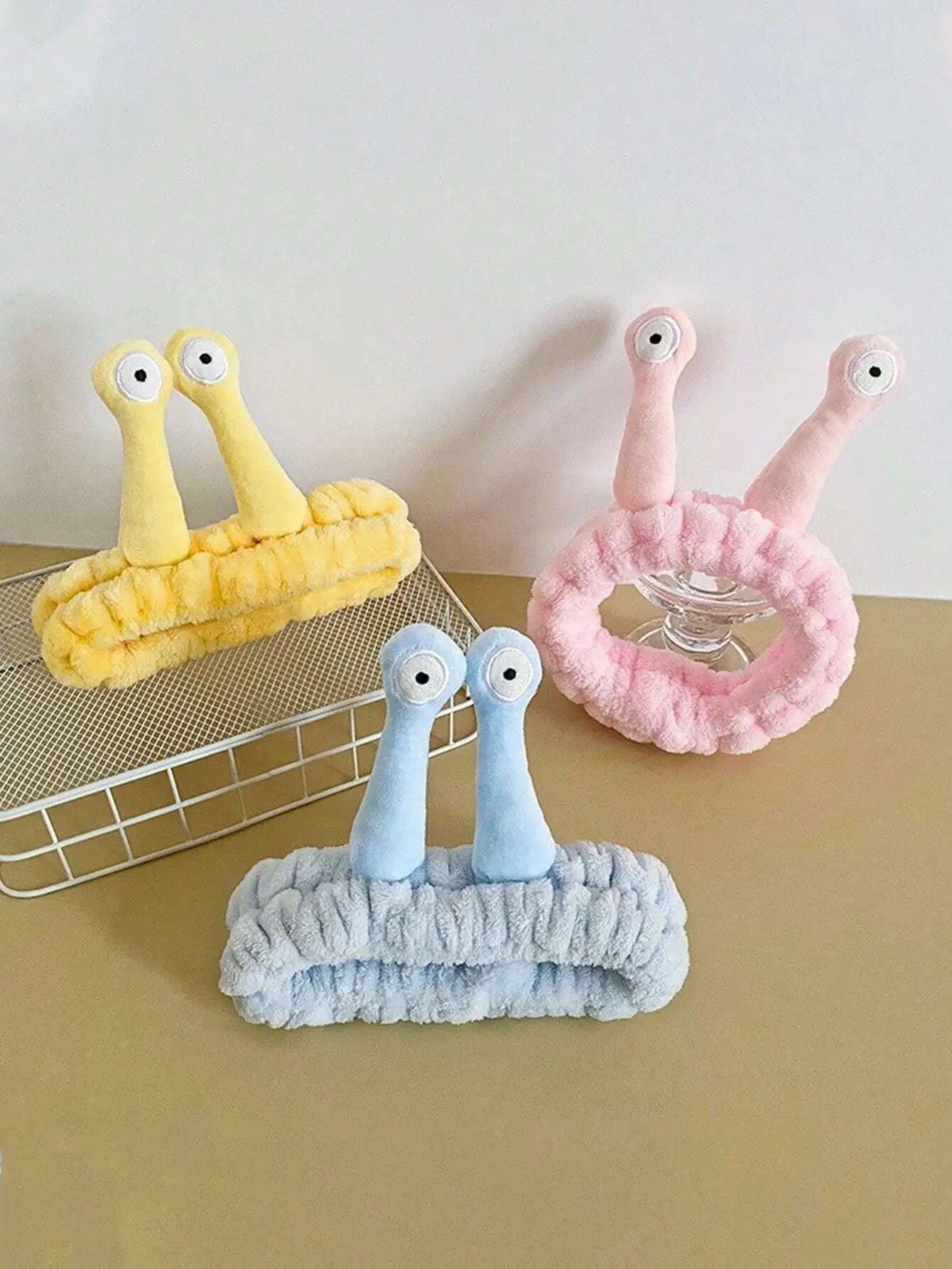 

1pc Korean Cartoon Snail Design Cute Plush Hair Band, Funny Hairpiece For Washing Face Headband Turban Headband Sweatband,