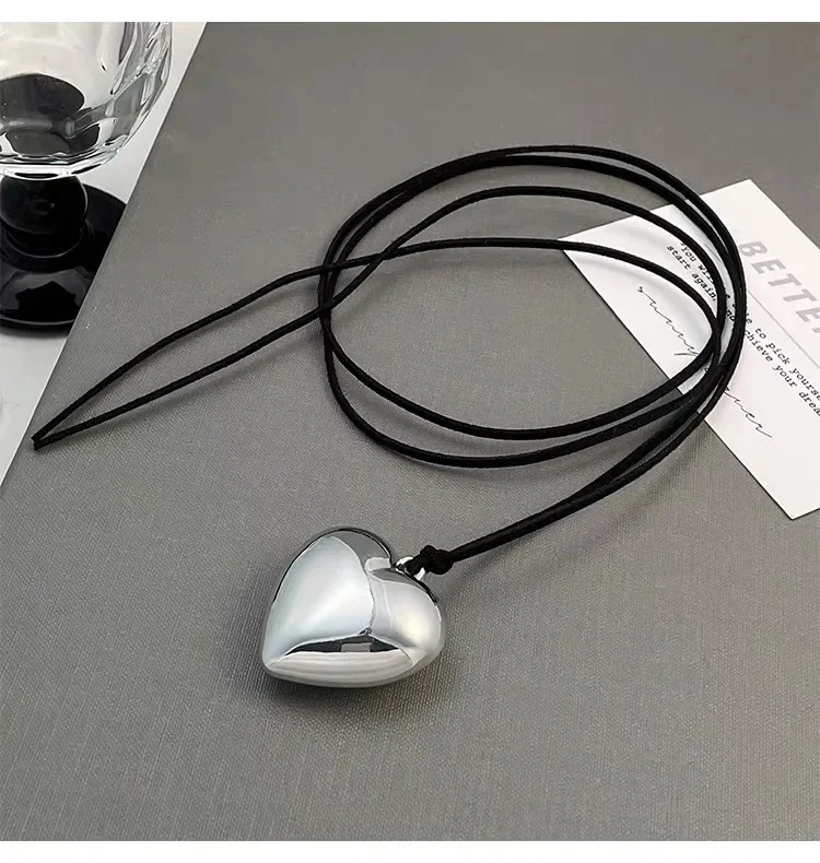 Versatile Black Leather Love Heart Necklace for Women Ins Style Cool Girls Sweater Chain and Dress Accessories Minimalist Item