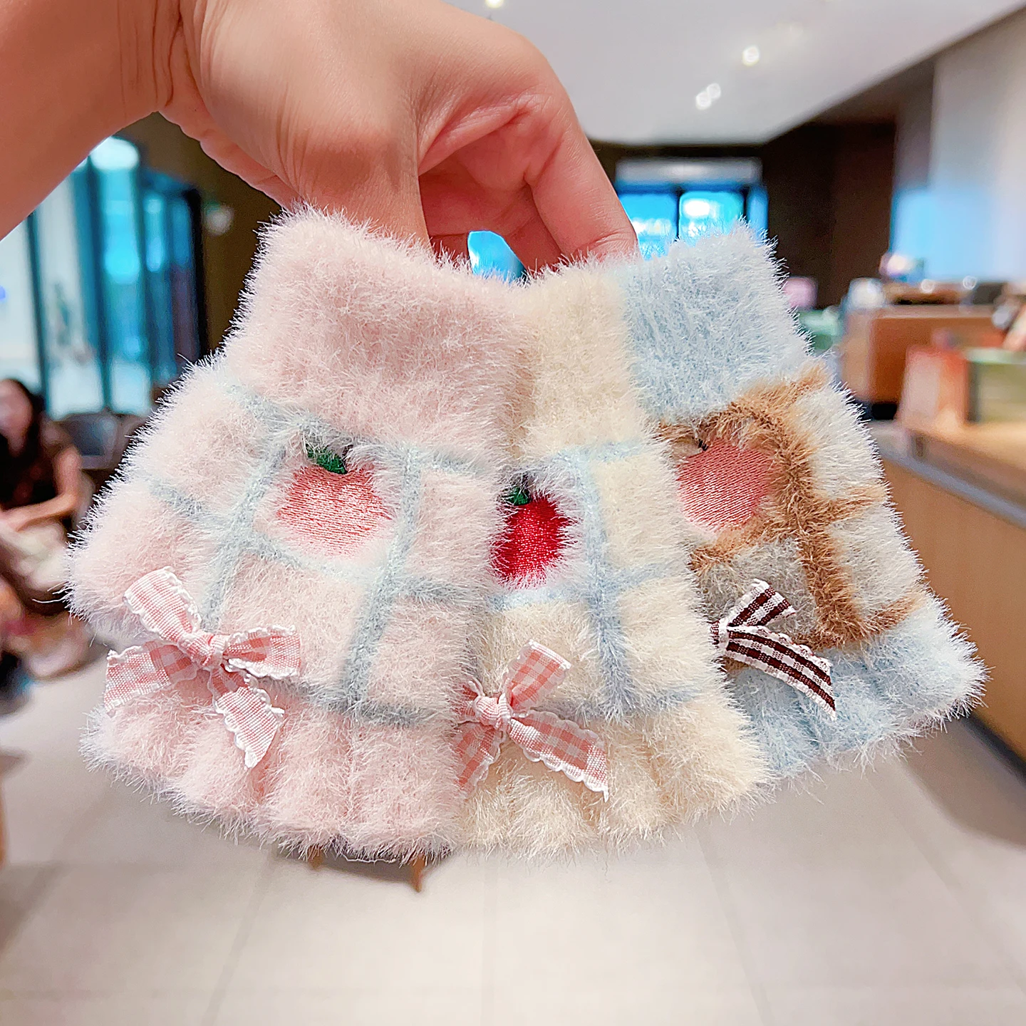 6-12 Jahre, koreanische Mode, karierte Handschuhe mit Schleife und halben Fingern für Mädchen und Jungen, warme, plüschige, umwandelbare Handschuhe für den Winter, Outdoor-Handschuhe. – Detail 2