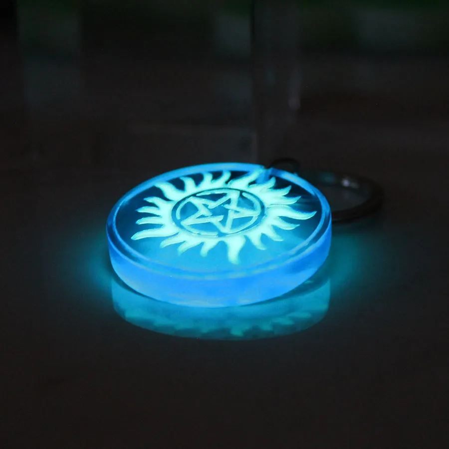 Supernatural Pentagram Keychain Glowing KeyChain Fashion Jewelry Pendant Glow in The Dark Car Bag pendant