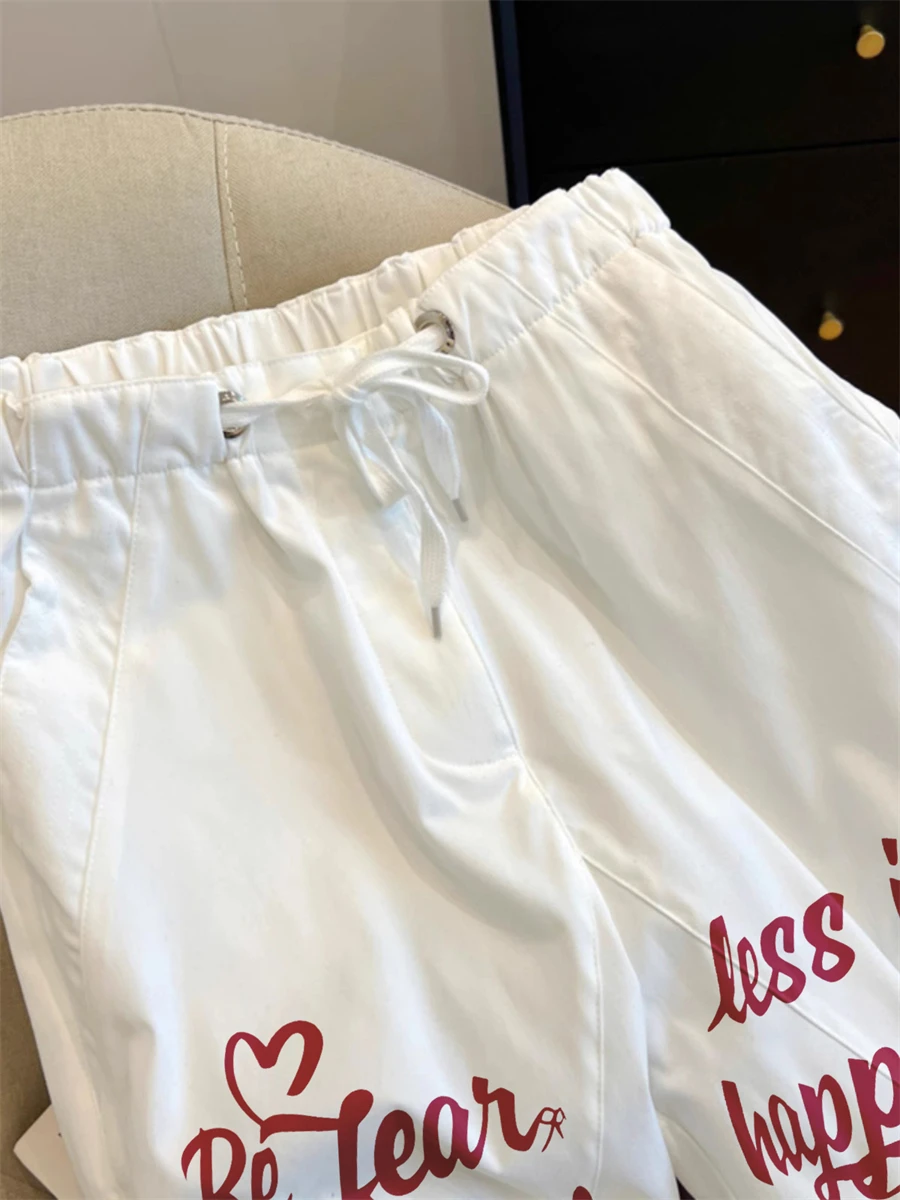 กางเกงทำงานพิมพ์ลายตัวอักษรสีขาวทันสมัยทรงหลวมเอวสูงแบบมีเชือกผูกสำหรับผู้ชายและผู้หญิงใส่ได้ทุกโอกาสในฤดูร้อน