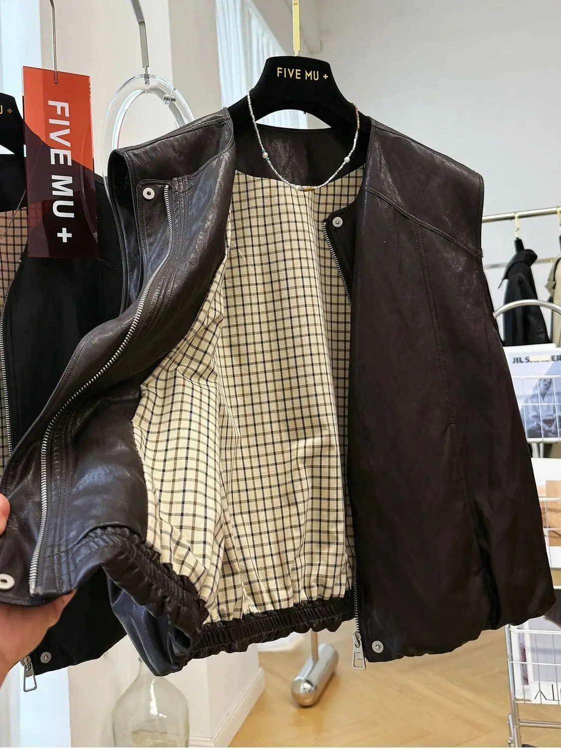 Autumn Winter Sleeveless Leather Jacket Vest Top High-end Retro Old Money Style Round Neck Pu Leather Vest Jacket for Women