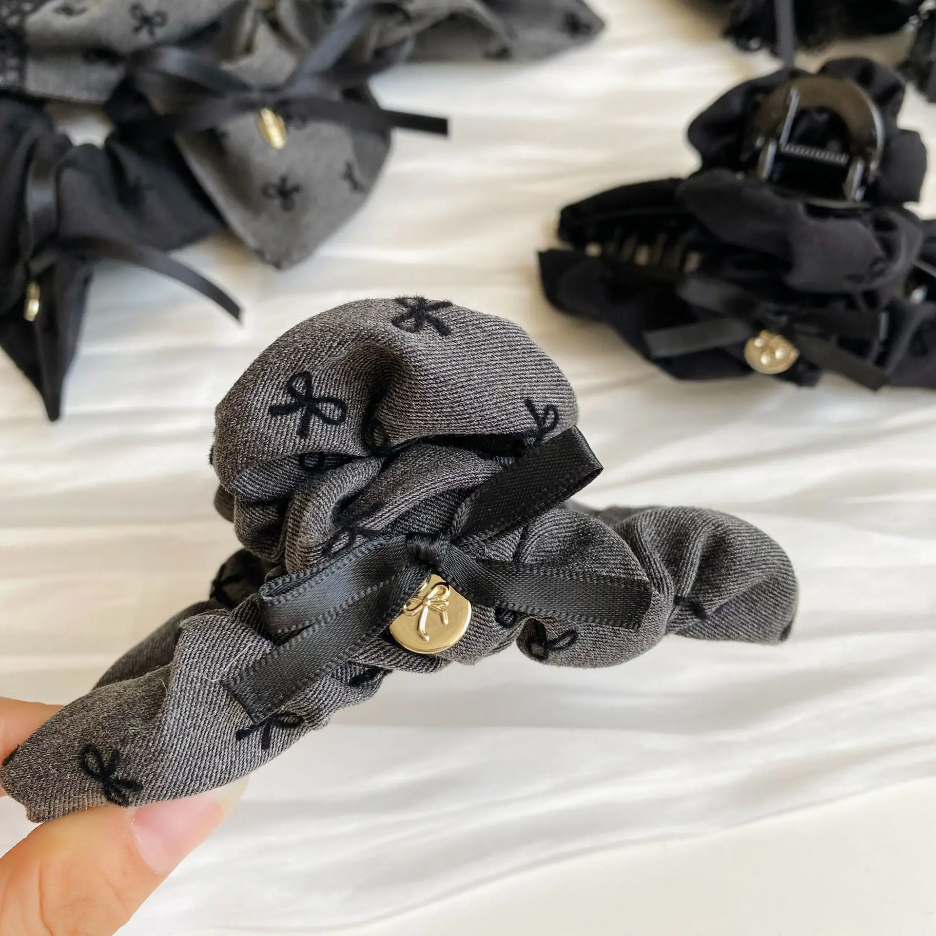 

Gray Ribbon Bow Scrunchies Vintage Elegant Fabric Hair Ties for Women Low Ponytail Bun Holder Chic Daily