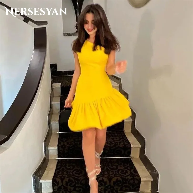 

Nersesyan Elegant Yellow Short Cocktail Gowns One Shoulder Pleated Satin Mini Mermaid Evening Dresses Sexy Vestidos De Fiesta