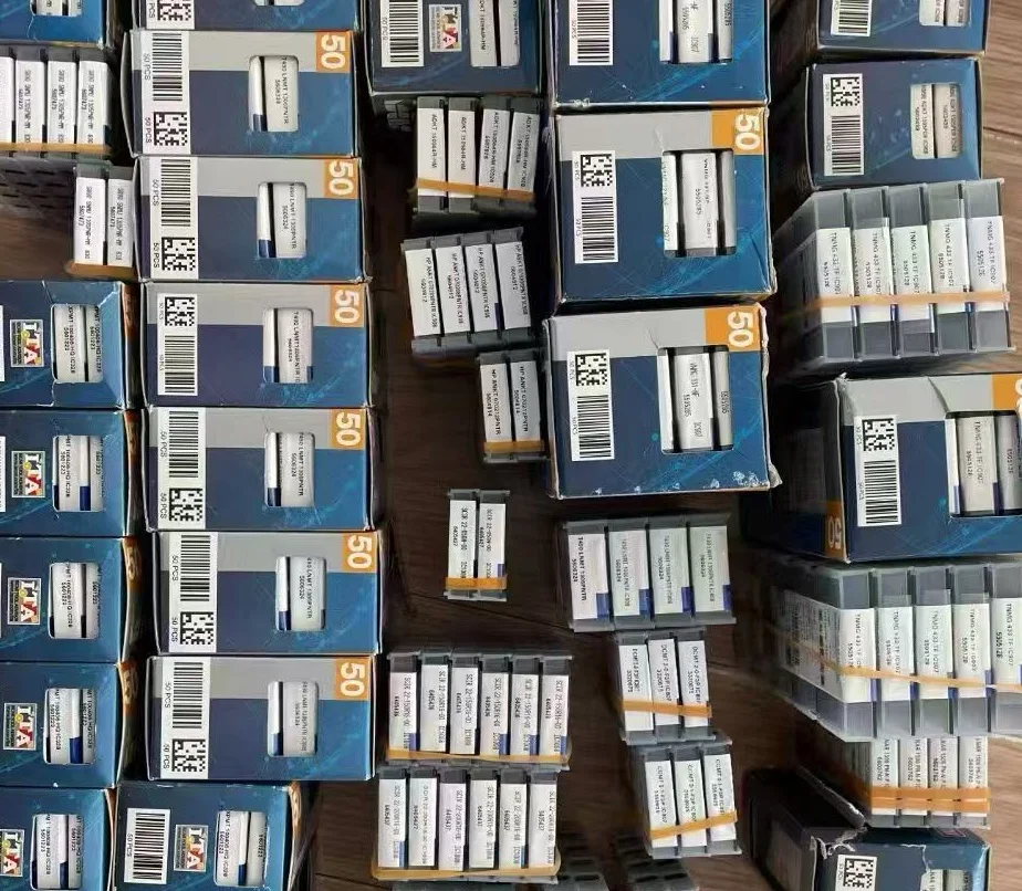 

Hard alloy cutting blades APCR1003PDFRP IC28