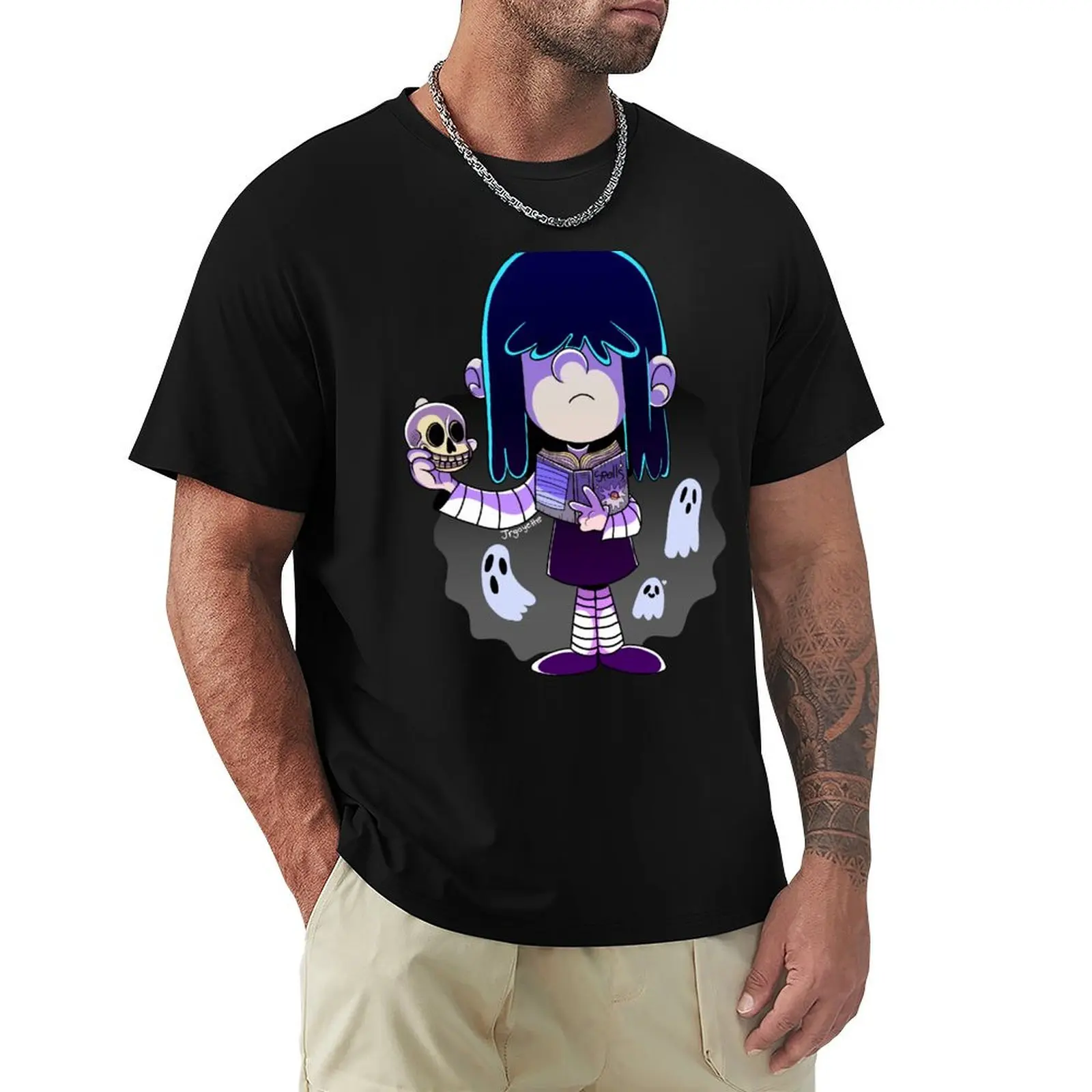 Camiseta de manga corta con estampado clásico de The Loud House Lucy Loud con libro de hechizos y calavera