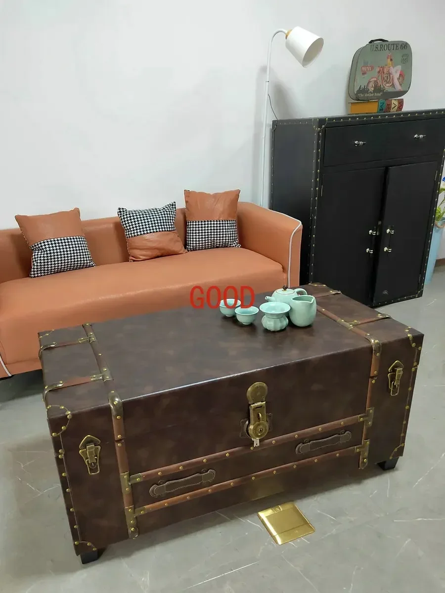 Europäisches Couchtisch-Display aus Leder im Retro-Stil