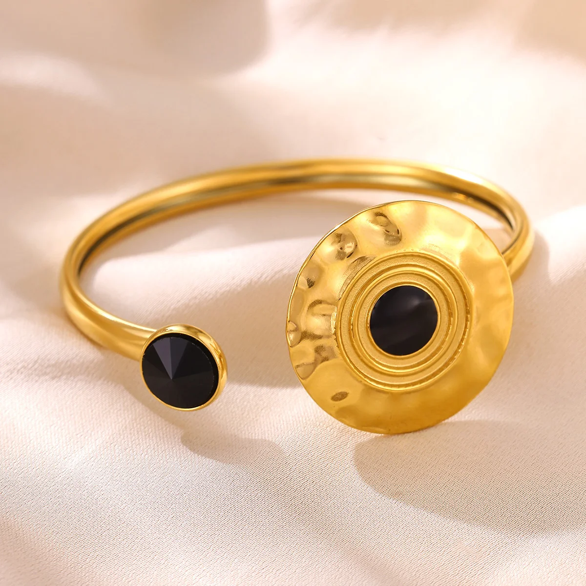 

Vintage Black Zircon Oil Drop Round Bracelets For Women Gold Color Stainless Steel Geometric Round Bangle Party Jewelry Gift