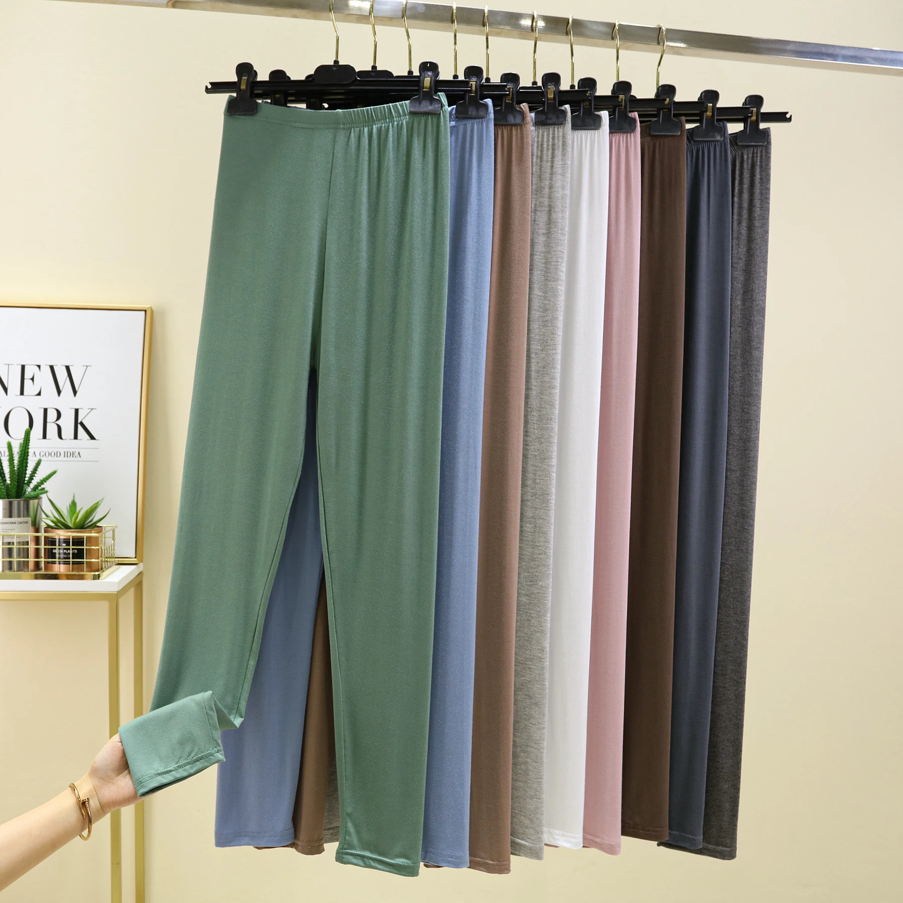 طماق امرأة الخلفية زيبر الصالة الرياضية رفع الملابس المتضخم الملونة الورك في الهواء الطلق رسالة غسلها الشارع الشهير عداء ببطء التحكم في البطن