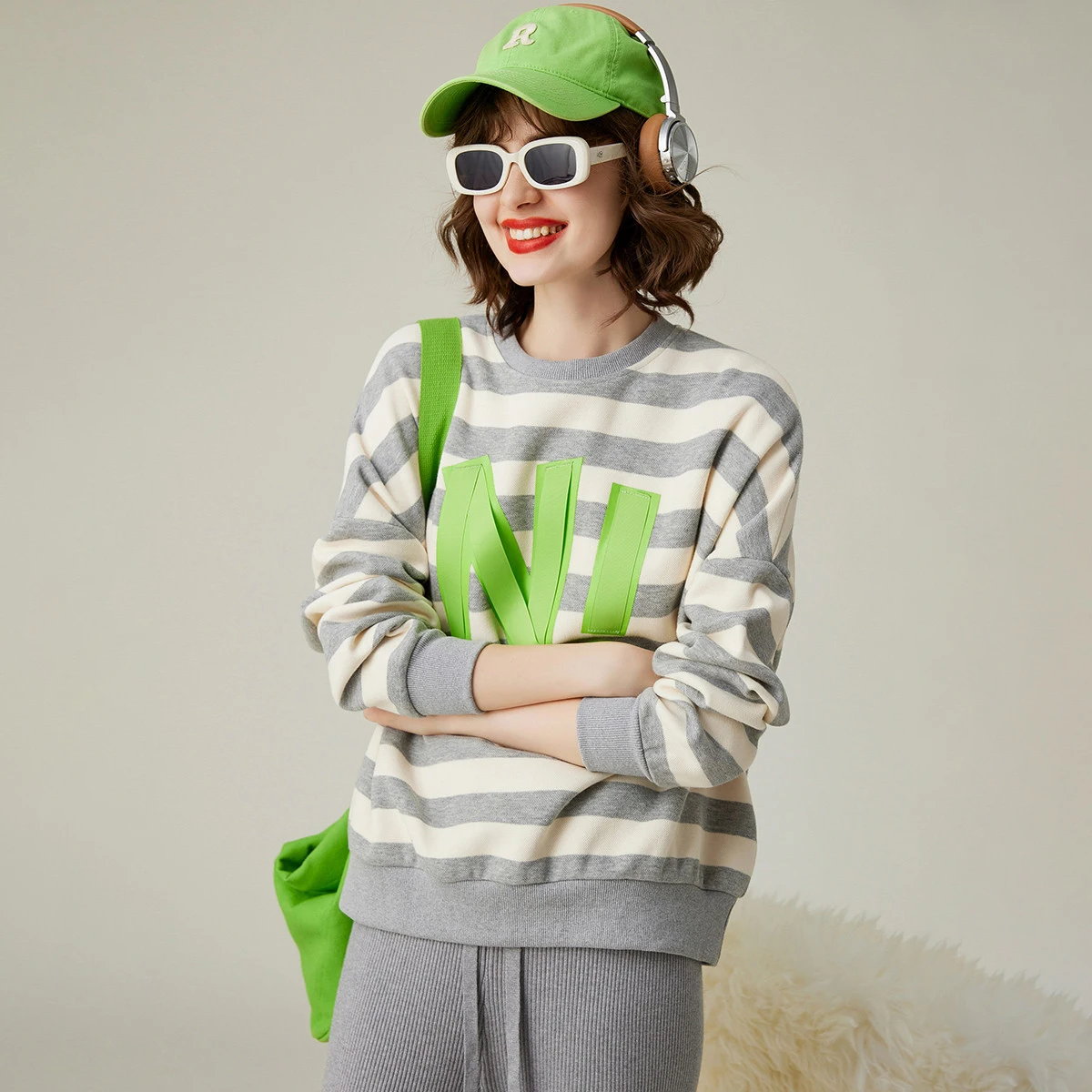 LOUIS YAO Women Striped Sweatshirt 2023 Autumn Letter Print Sequin Embroidery Round Neck Top