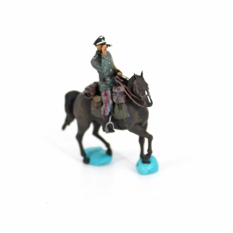 1:72 Scale Model Handmade Painted Resin German Winter Fighter Cavalry Officer Soldier Toys Scene Accessory Display Collection
