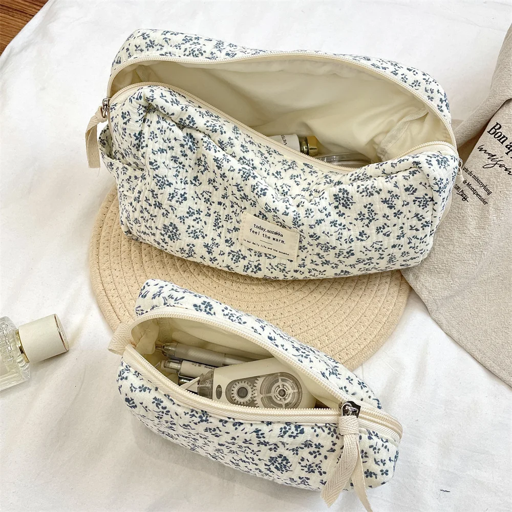 Large Capacity Blue Flower Cosmetic Bag Women Makeup Bag Travel Organizer Essentials Toiletry Bag Makeup Pouch Girls Pencil Case