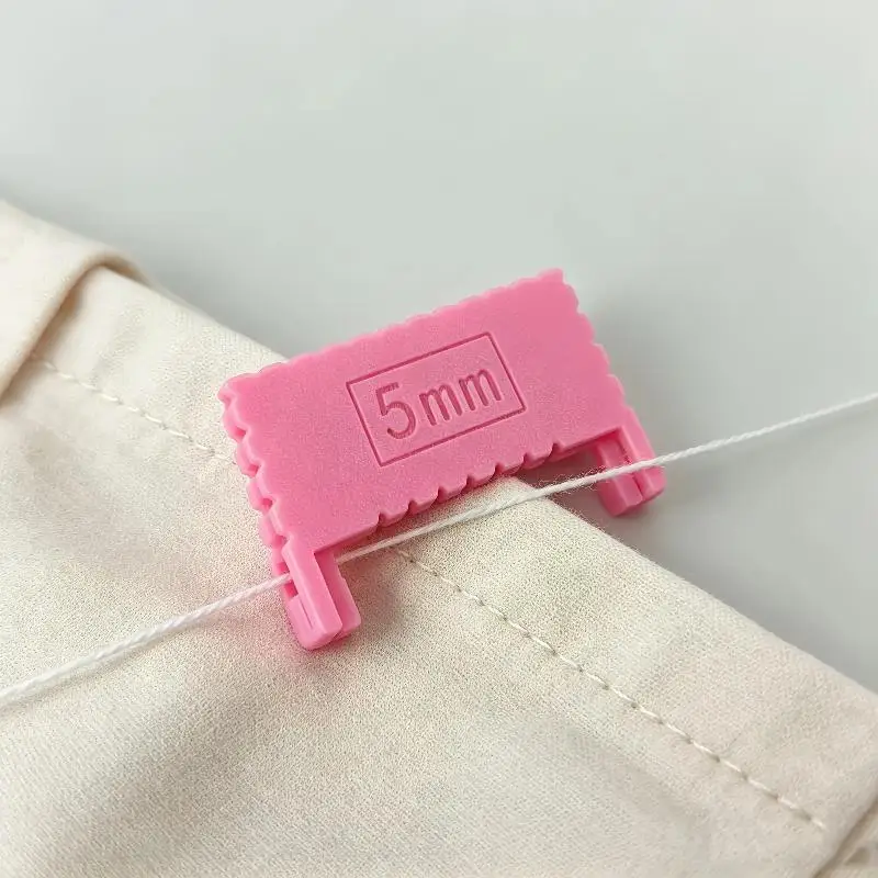 3-teiliger Verstellbarer Abstandshalter für Näharbeiten, Faltbare Rollkantenführung, Clip-On-Kantenführung für DIY-Handwerk, Kleidungsreparatur, Nähwerkzeuge – Detail 6