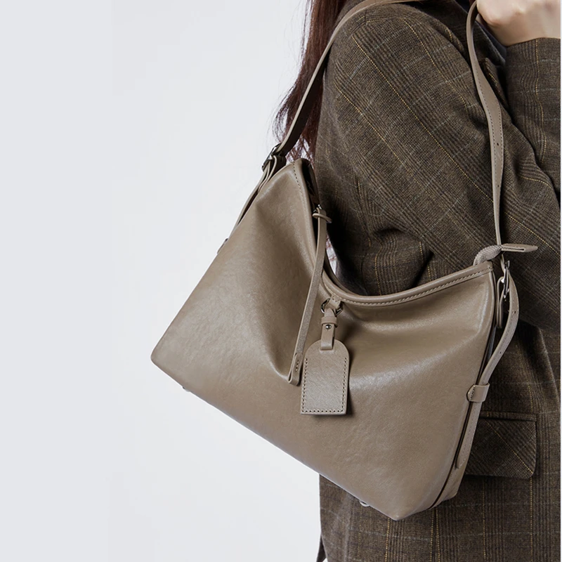 

Toptrends Cowhide Genuine Leather Large Hobo Tote Handbags For Women 2025 Luxury Designer Work Ladies Shoulder Messenger Bags