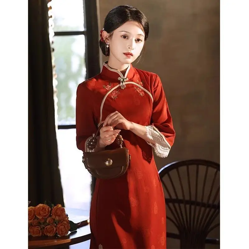 

Новое высококачественное улучшенное красное платье Ципао в китайском стиле с вышивкой и длинными рукавами, свадебное платье для помолвки, новогоднее платье для женщин