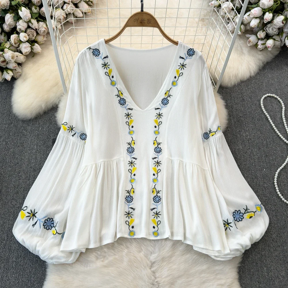 Ethnic Style Women's Top 2024 Spring New Embroidered Bubble Sleeves Loose Vintage Vacation Style Top for Women A45