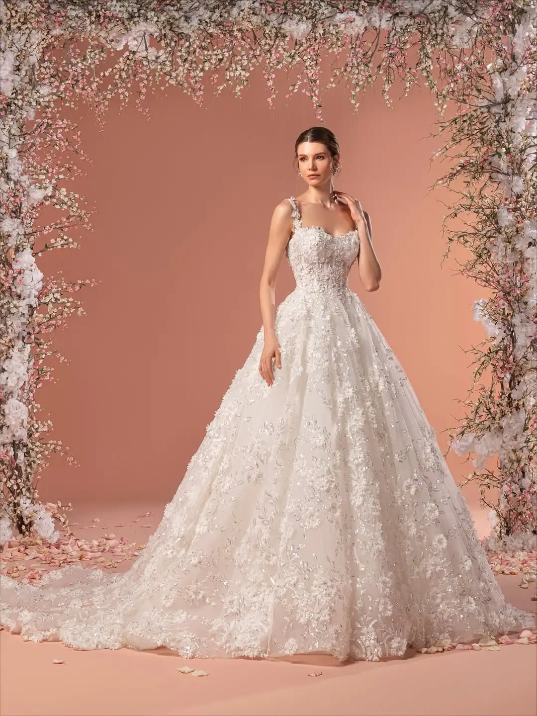 

New Design Spaghetti Straps Sweetheart Fishbone Wedding Dress Beading Sequins Embroidery Unique Bridal Dress