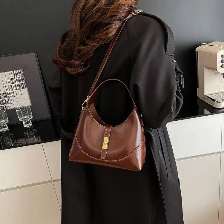 

Модная женская сумка через плечо 2026 года для поездок на работу, однотонная, легкая, нишевая, простая, стильная сумка