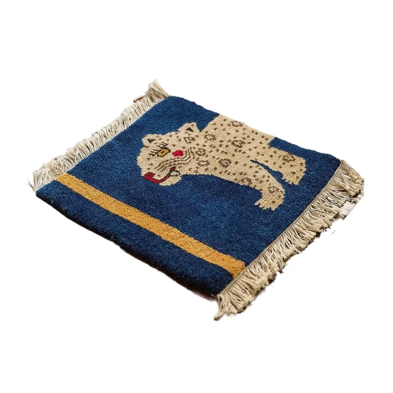 Plateau animal square Tibe tan blanket Northern Tib etan wool hand-woven orig inal Tibet an cushi on chair cus hion