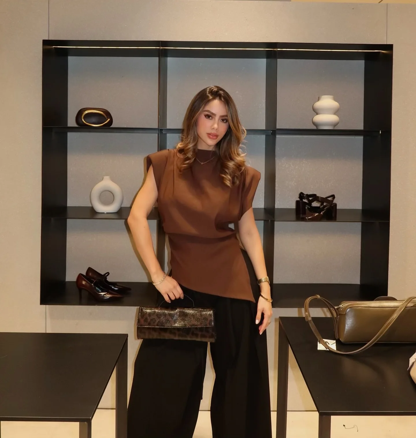 Camiseta sin mangas asimétrica informal para mujer, Tops con dobladillo Irregular y cuello redondo, Tops con pliegues sin mangas para mujer, camiseta elegante de verano 2025 para mujer