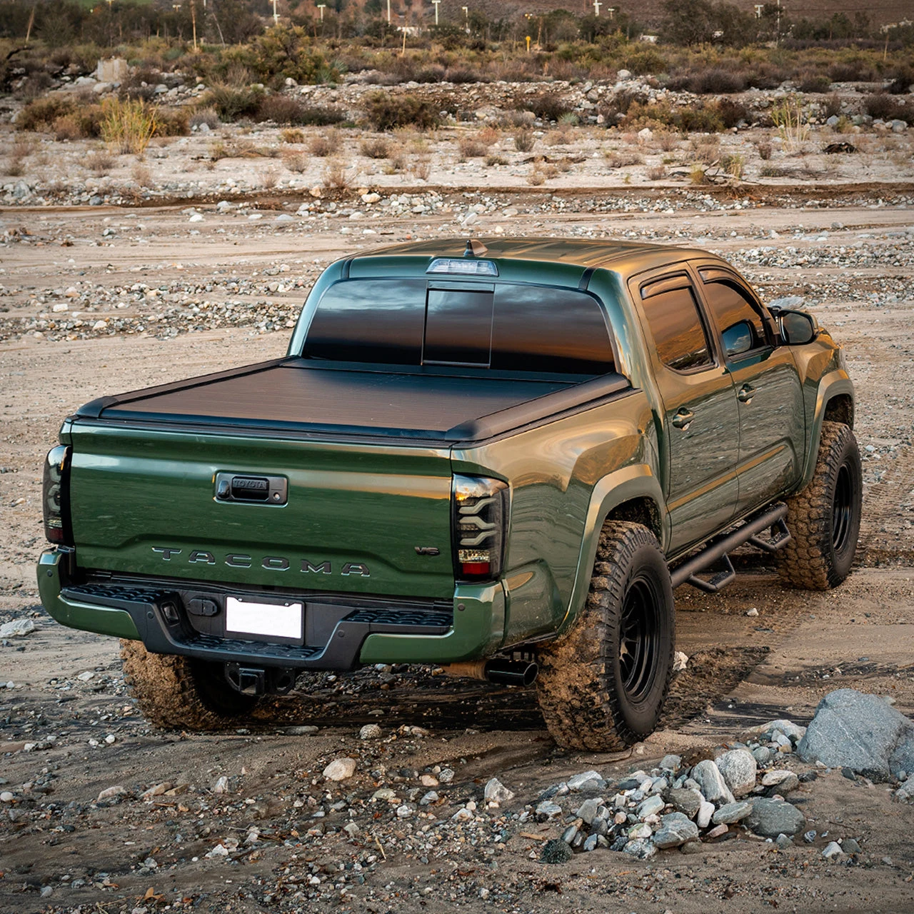 Heavy Duty Design Hard Quad-Fold Low Profile Truck Bed Pickup Tonneau Cover For Ford F150 F250 F350