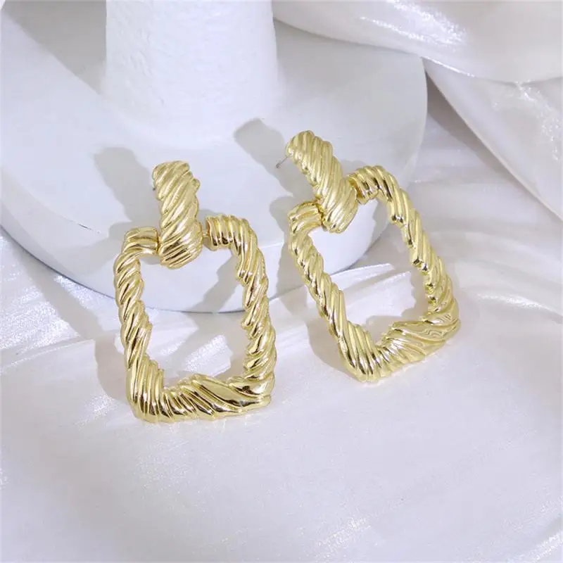 1/5PAIRS Gold Alloy Earrings High Quality Spiral Design Jewelry Jewelry Best Seller Geometry Statement Earrings Fashionable