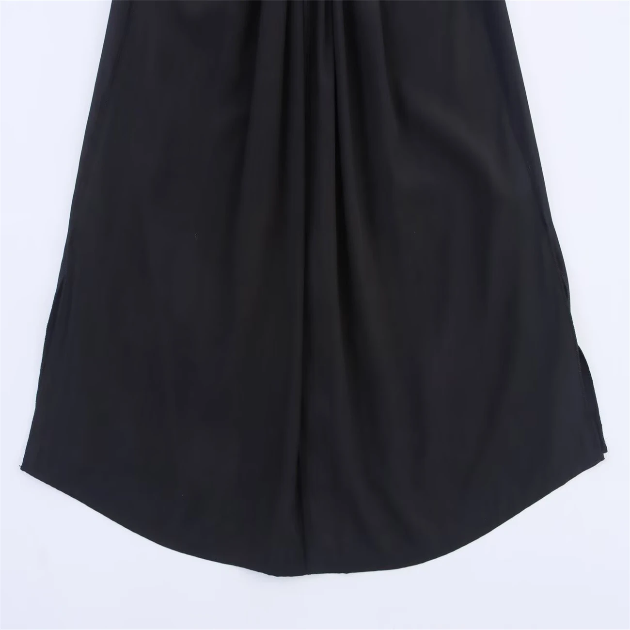 قميص نسائي كاجوال هالتر مع بروش وياقة عنق موضة 2025 تصميم جديد