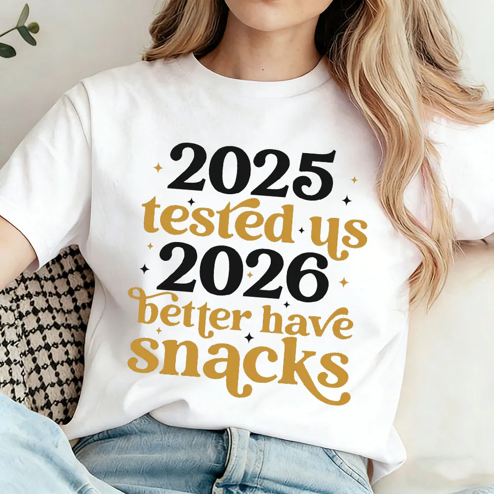 2025 تم اختباره لنا 2026 أفضل وجبات خفيفة للعام الجديد قميص رجالي ونسائي سنة جديدة سعيدة 2026 قميص عائلي مطابق بأكمام قصيرة غير رسمية #2