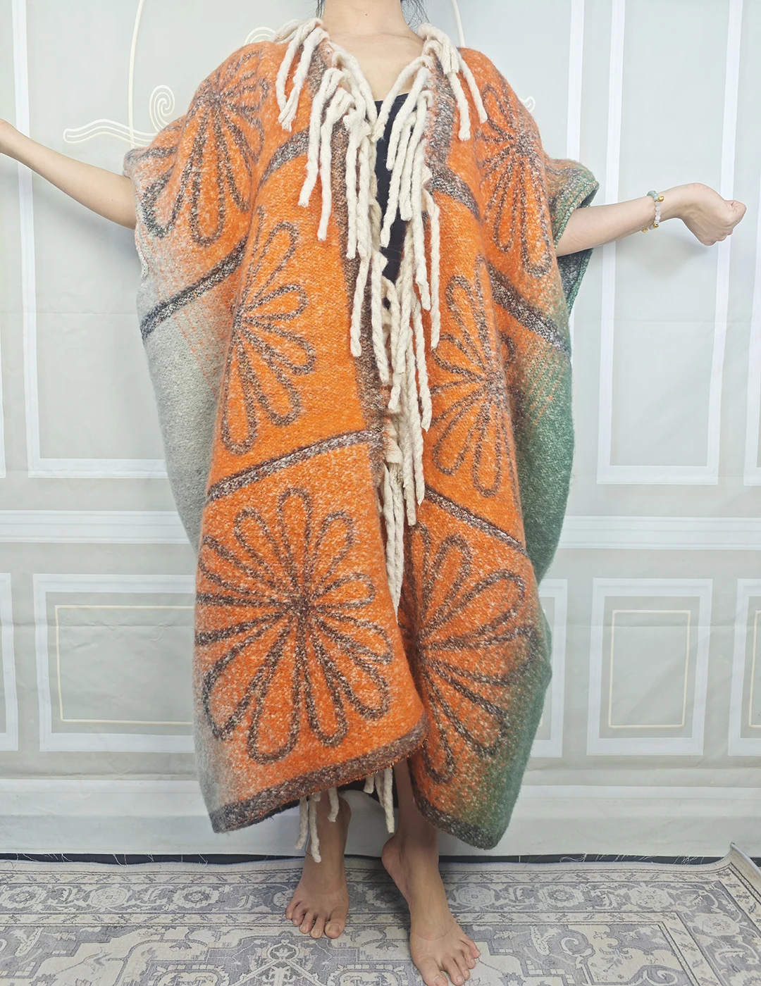 

Женский зимний модный свитер с принтом, нечеткие длинные кардиганы, уличная одежда больших размеров в африканском стиле, теплые свободные кимоно для праздника XMA