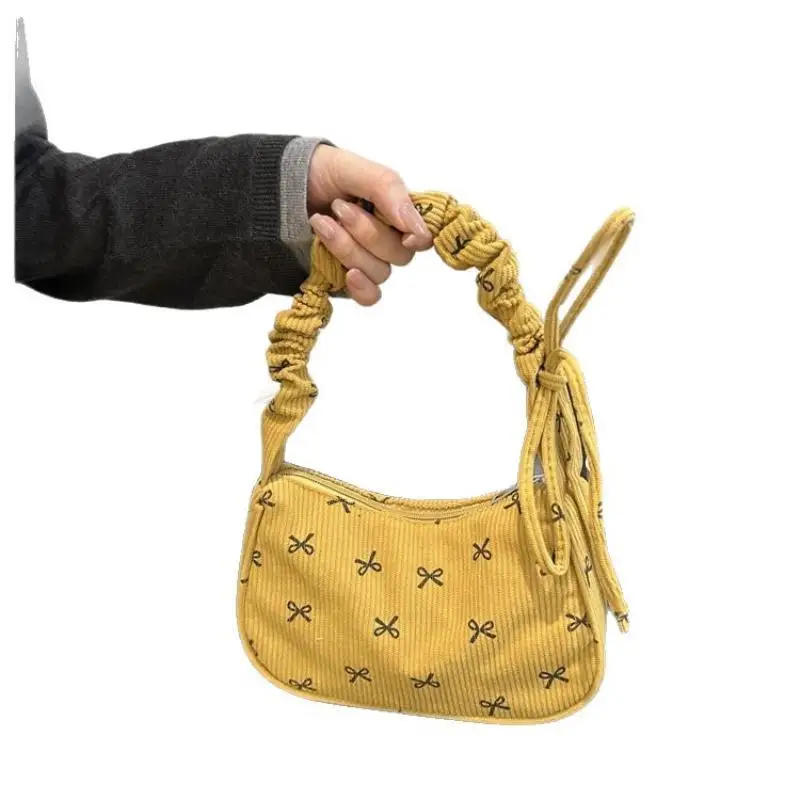 Niedliche Cordtasche mit Schleifendruck und gerafftem Riemen in verschiedenen Farben für den täglichen Gebrauch, Einkäufe und Arbeit. – Detail 5