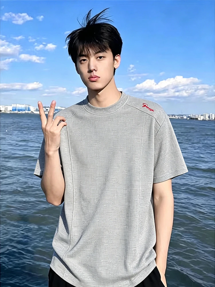 Light Grey Patchwork Embroidered Short Sleeve Men's T-Shirt Cleanfit Shoulder T-Shirt Casual Style Comfortable Soft Fabric