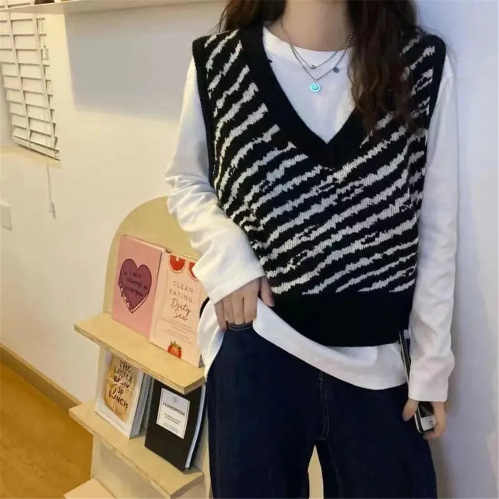 

Vintage Zebra Stripe Sleeveless Vest Women'S V-Neck Casual Waistcoat Autumn Knitwear Clothing Korean Fashion Geometric Pullover